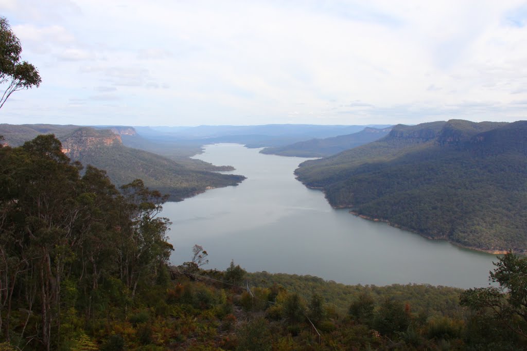 Burragorang Lookout by jtarma5