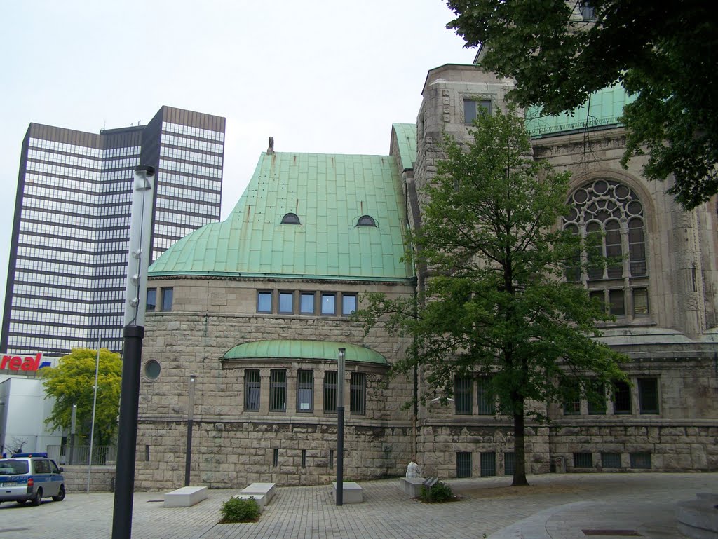 ESSEN (D) - Old Synagogue, in the background the city hall by lujerista