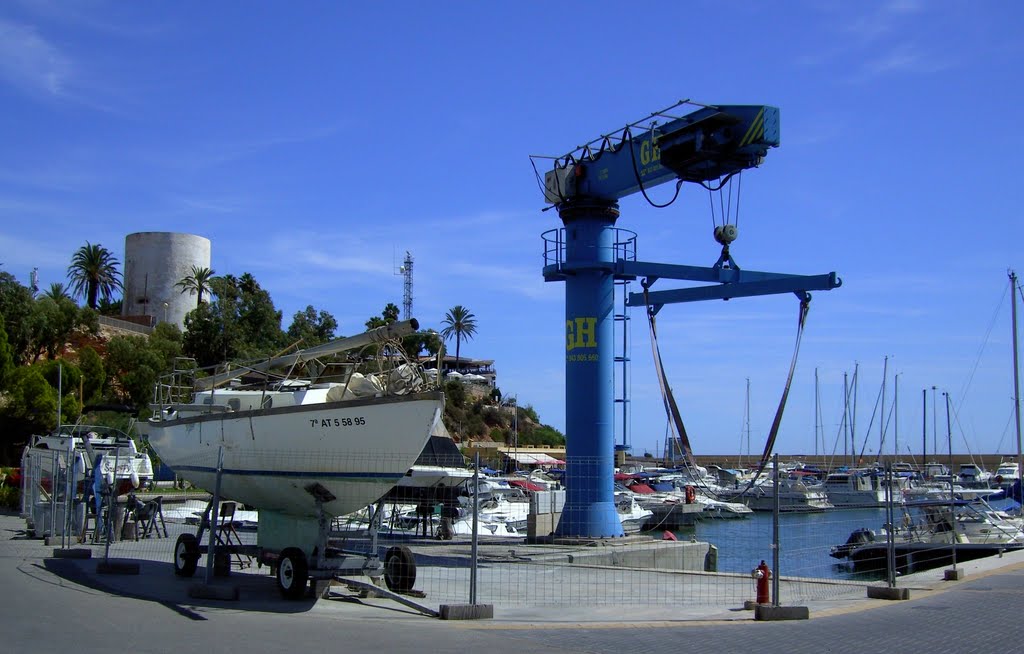 Boat Lift by Terry Gilley