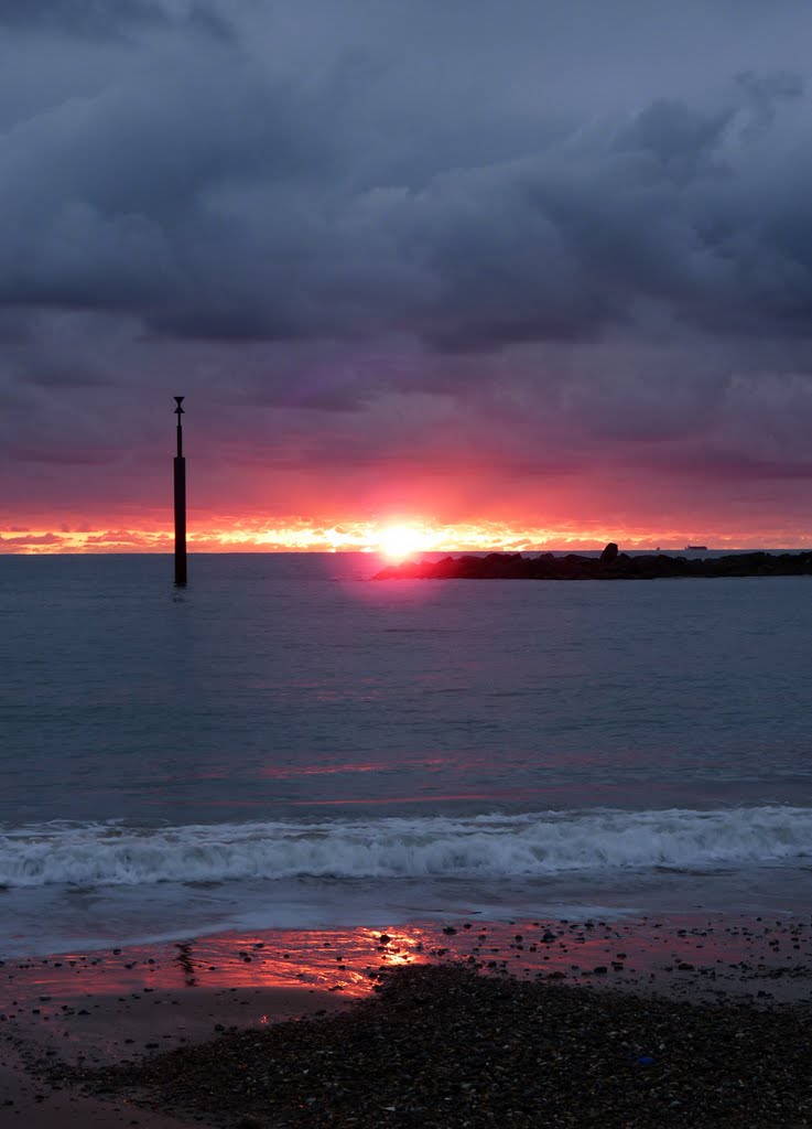 Sea Palling Sunrise by janaruzena