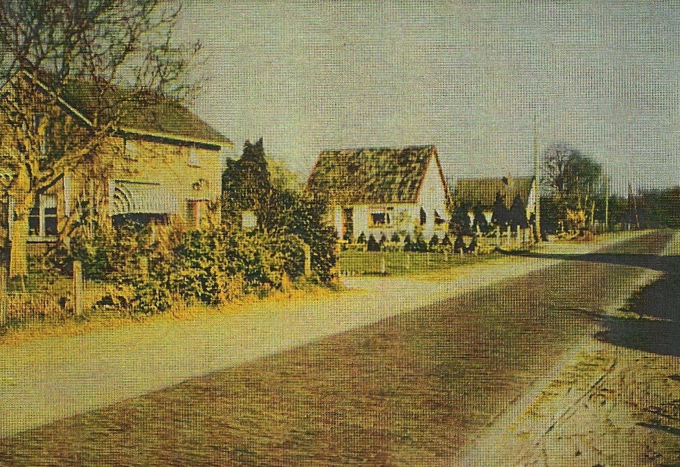 Schoolweg (nu Hulstlaan) op de hoogte van van Nierden genomen. by benvanloozenoord