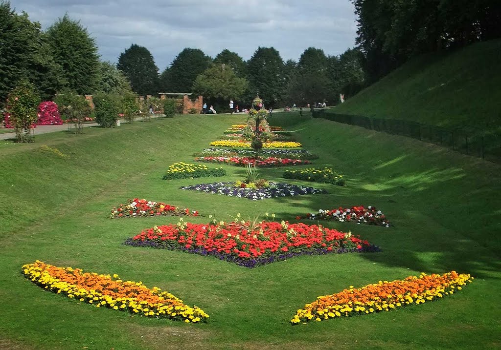 Castle Gardens - Colchester by jhr1uk