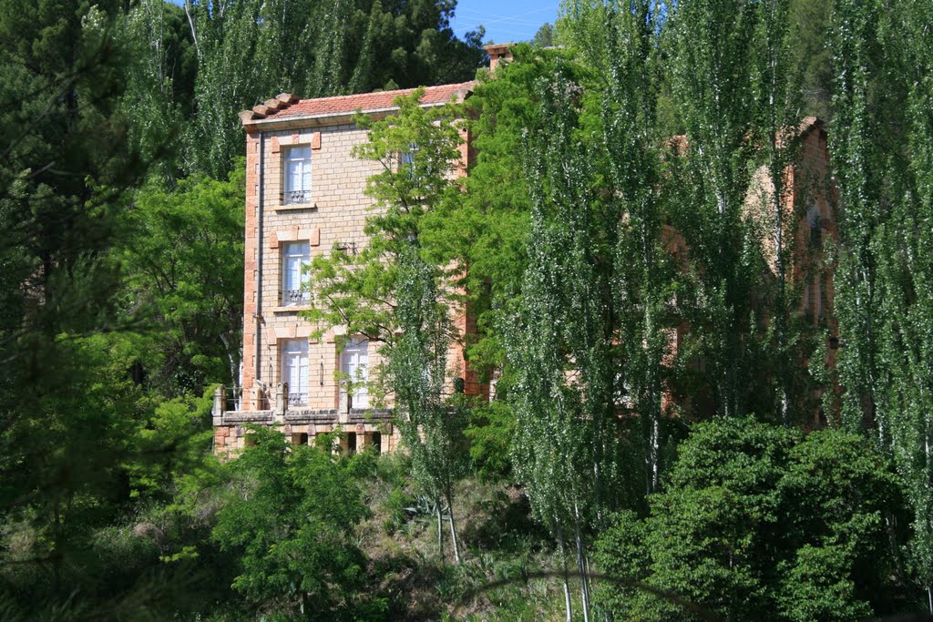 Casa frente al río Tajo. by Martín Sánchez-Ferre…