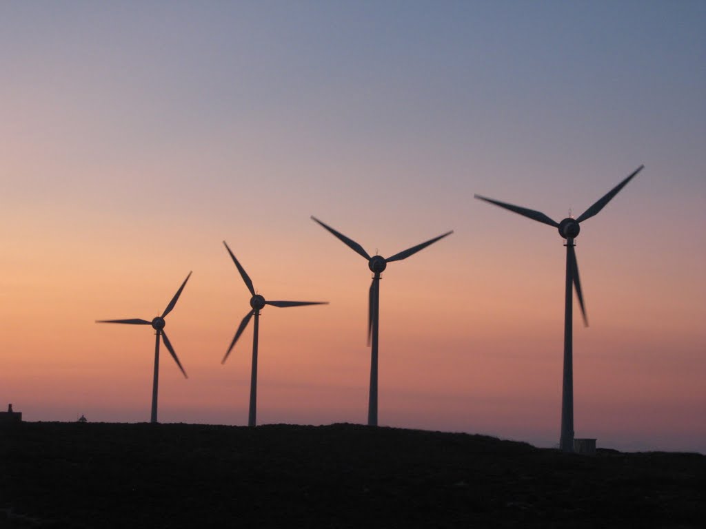 Windturbinen im Abendrot by Andrjuschenka