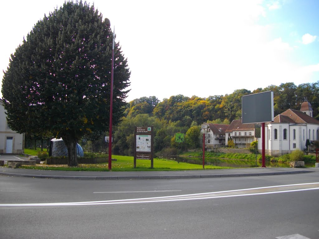 Entre le Doubs et la place du champs de foire à l'Isle-sur-le-Doubs by Claudius B.