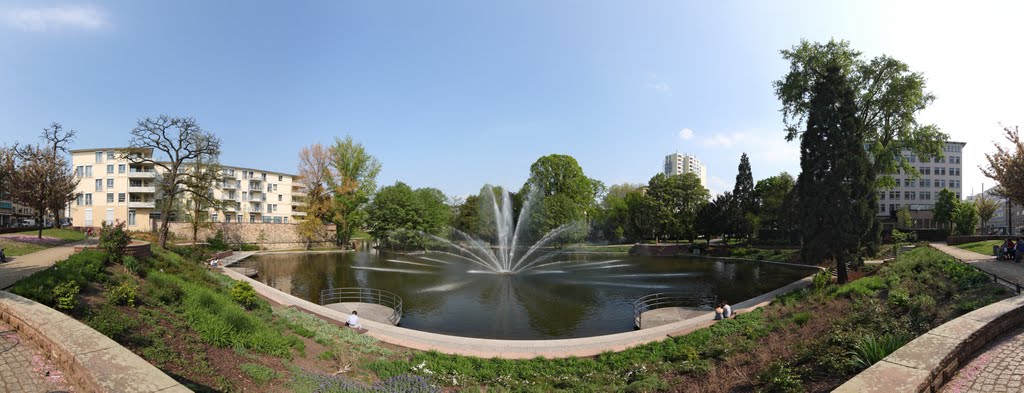 Frankfurt am Main, fountain in the park next to Hospital zum heiligen Geist by rmpl