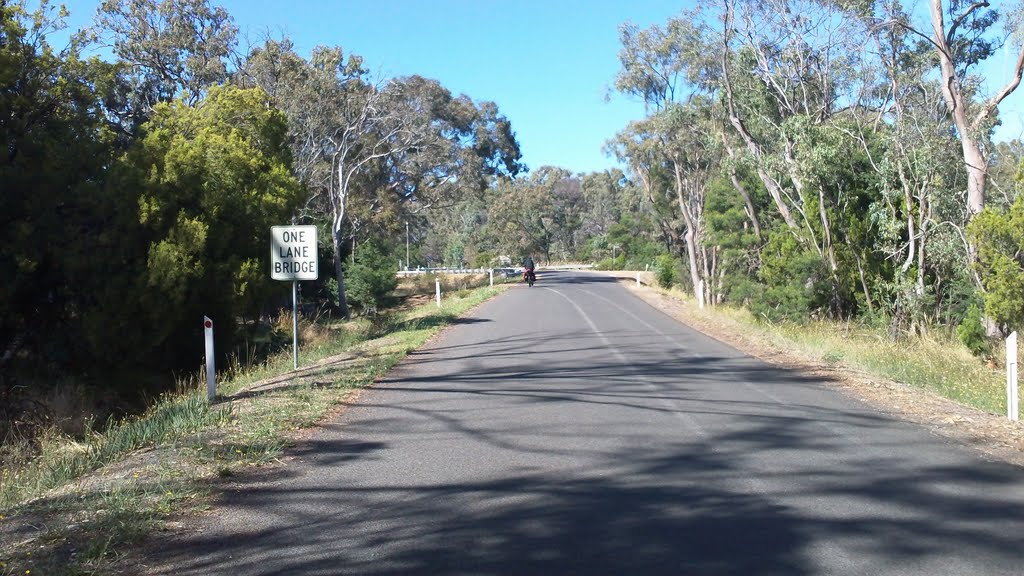 Fyans Creek Road by Chopio Siu