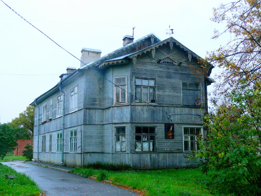 House of the early 20th century (to be demolished) by Ugljevik.ru