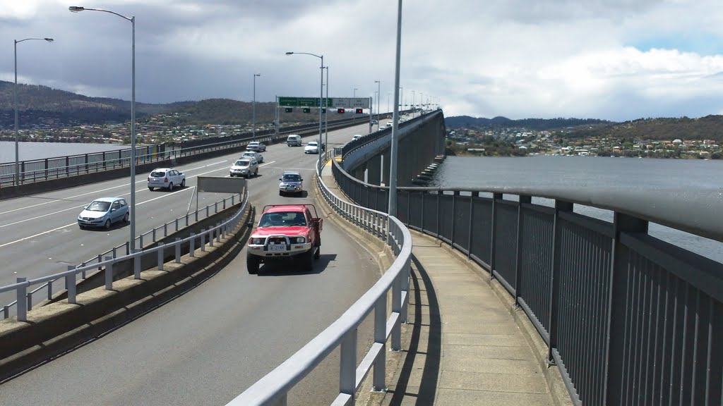 Cycling Path on Tasman Bridge by Pong Siu