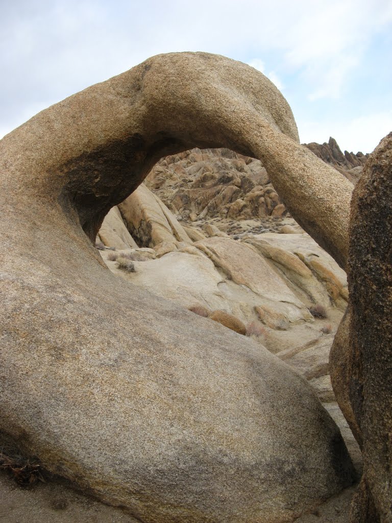 Mobius Arch, Alabama Hills, California by hakkun