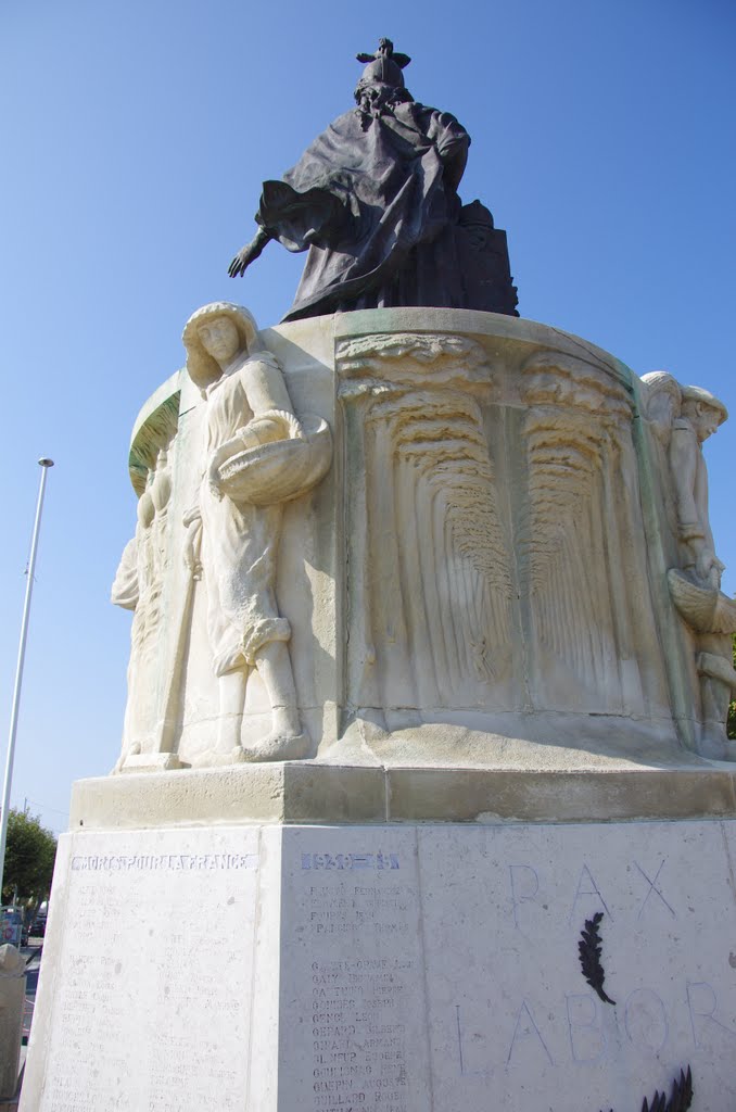 Arcachon - Monument aux morts by André-Charles Vogt