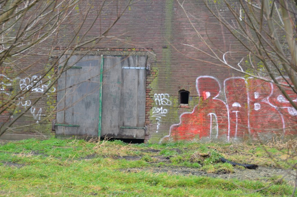 Bombproof gunpowder magazine near Fort aan de Ham by Dick Wools