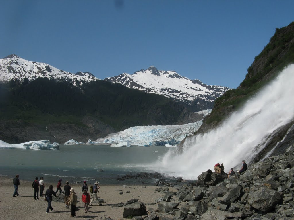 Mendenhall Glacier and Nugget Falls by hakkun