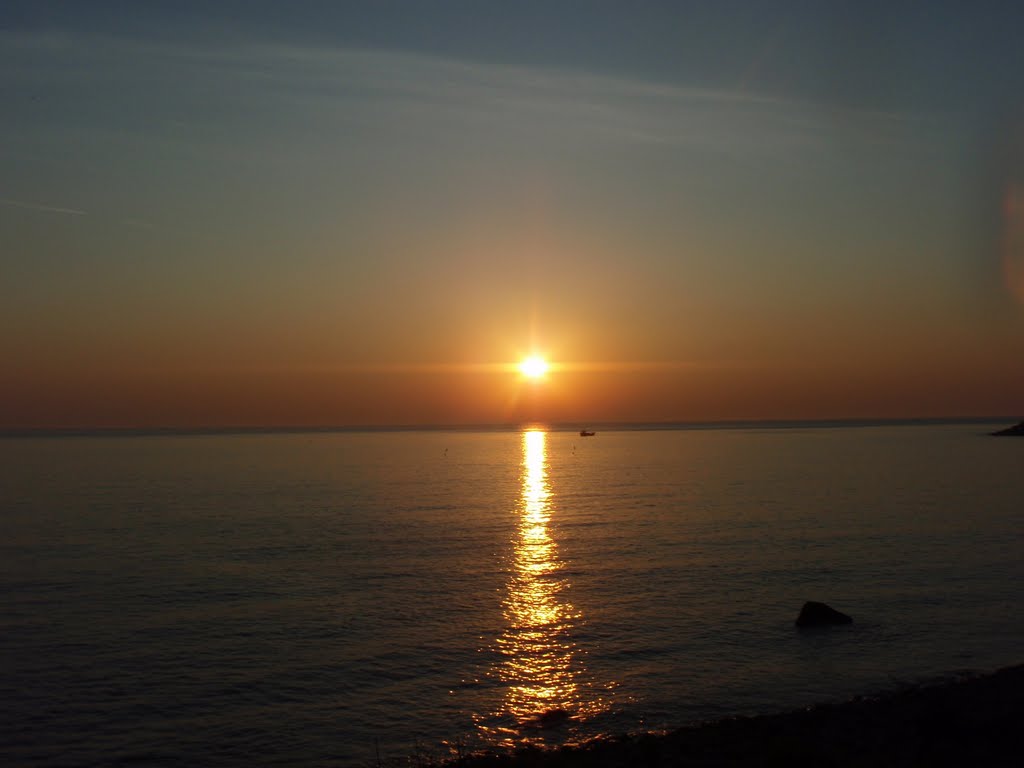 Sunrise at Hayburn Wyke by scarboroughcanoeclub