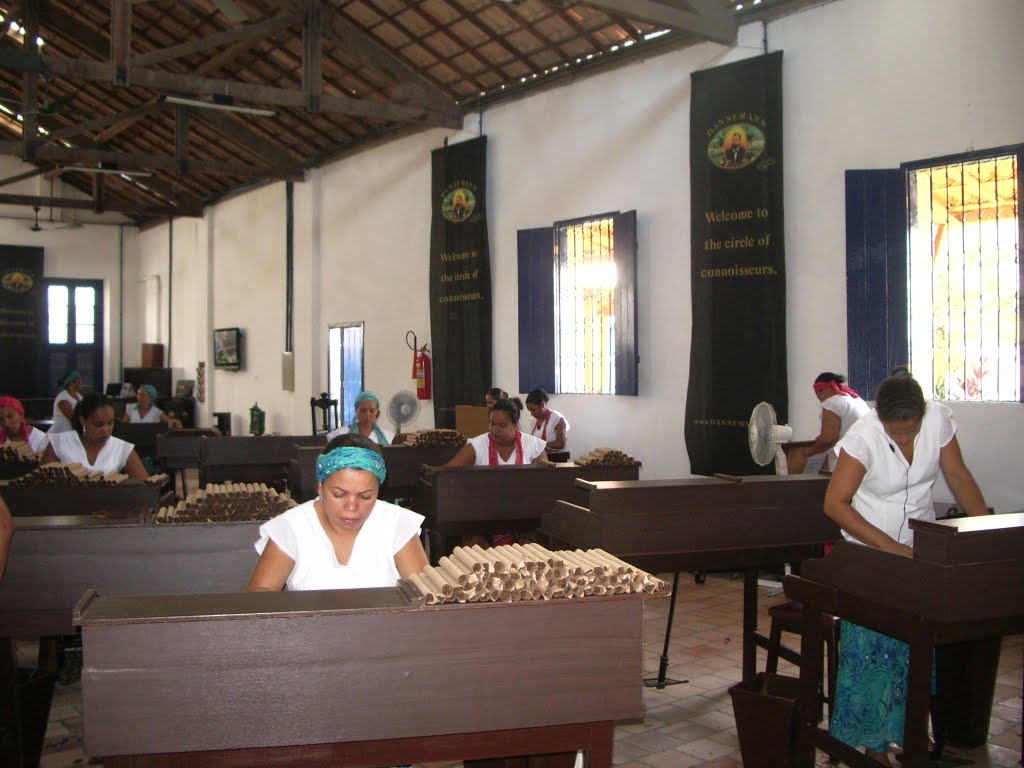 Sao felix , centro cultural danneman : la fabrique de cigares by marie odile Fournier