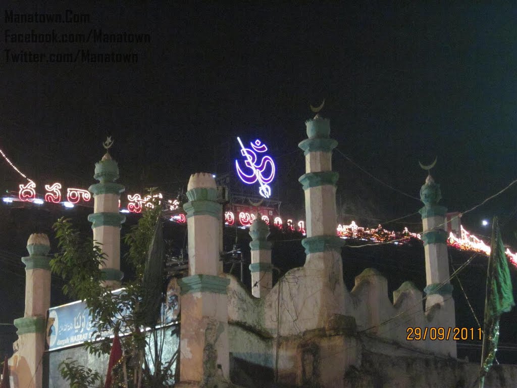 Kanaka Durga Temple beside mosque - Vijayawada Manatown by Manatown