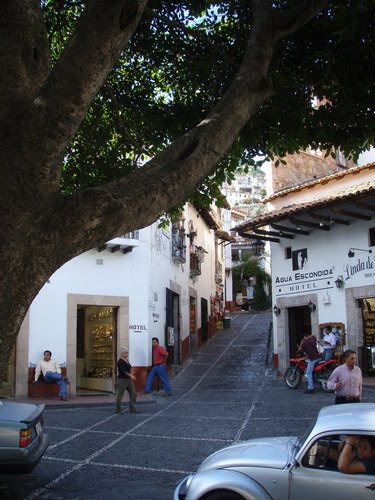 Taxco, Zocalo by Hans-Thomas Müller