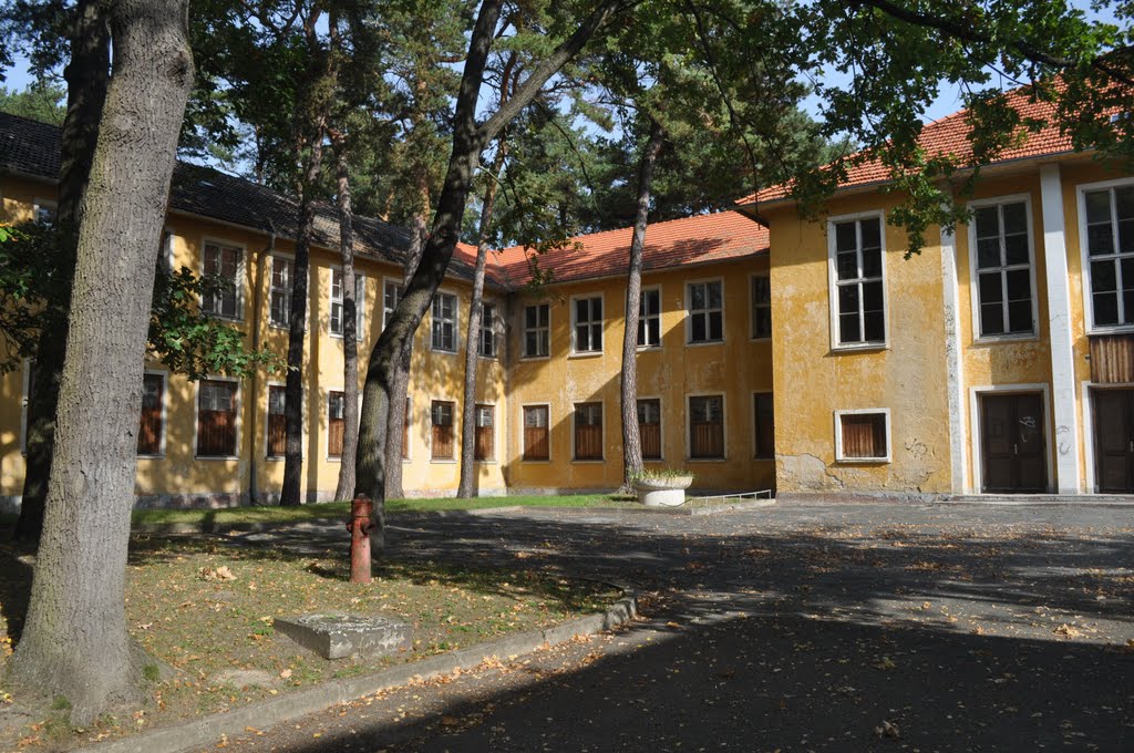 Ehemaliges Olympisches Dorf von 1936 in Elstal bei Berlin von Siegfried Kremer by Siegfried Kremer Phi…