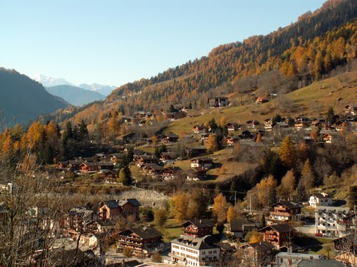 Fiesch / Hinten das Weisshorn by Burgener  Norbert