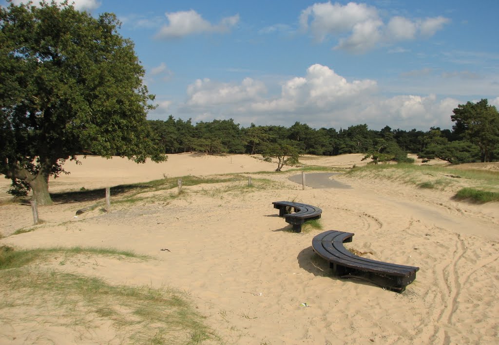 Uitzichtbankjes bij het oostelijke deel van Beekhuizerzand by Piet Guijt