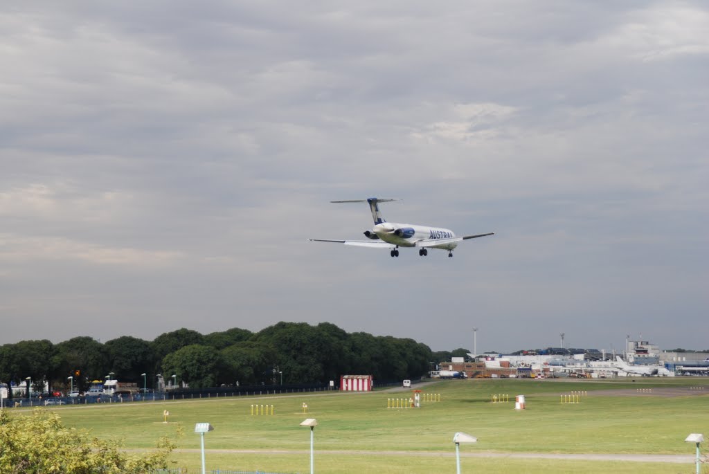 Llegando a Aeroparque by Martín Otero