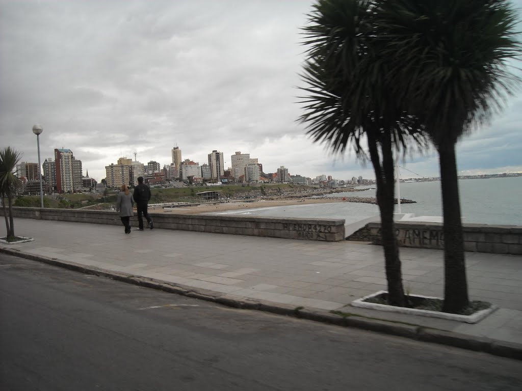 Varese desde el Boulevard Marítimo by Matha Burroughs