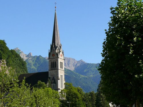 Iglesia de Vaduz. Liechtenstein. by Isaac A. García Masi…