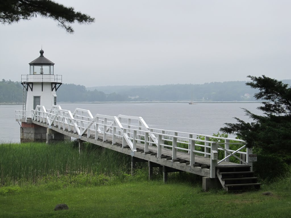 Doubling Point Lighthouse by Alan Brodie