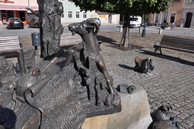 Viehmarktbrunnen Neustadt by Lady A