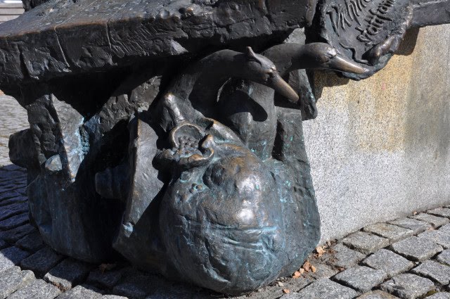 Viehmarktbrunnen Neustadt by Lady A