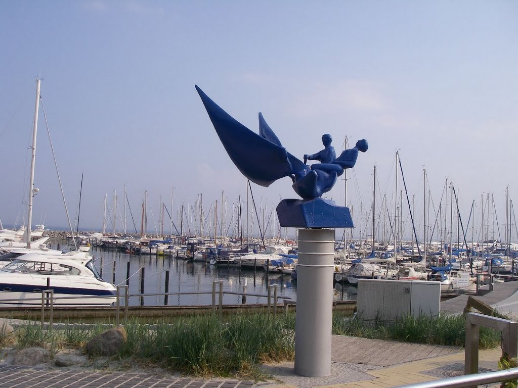 Skulptur am Yachthafen von Grömitz, Lübecker Bucht, Ostsee by Shibainu