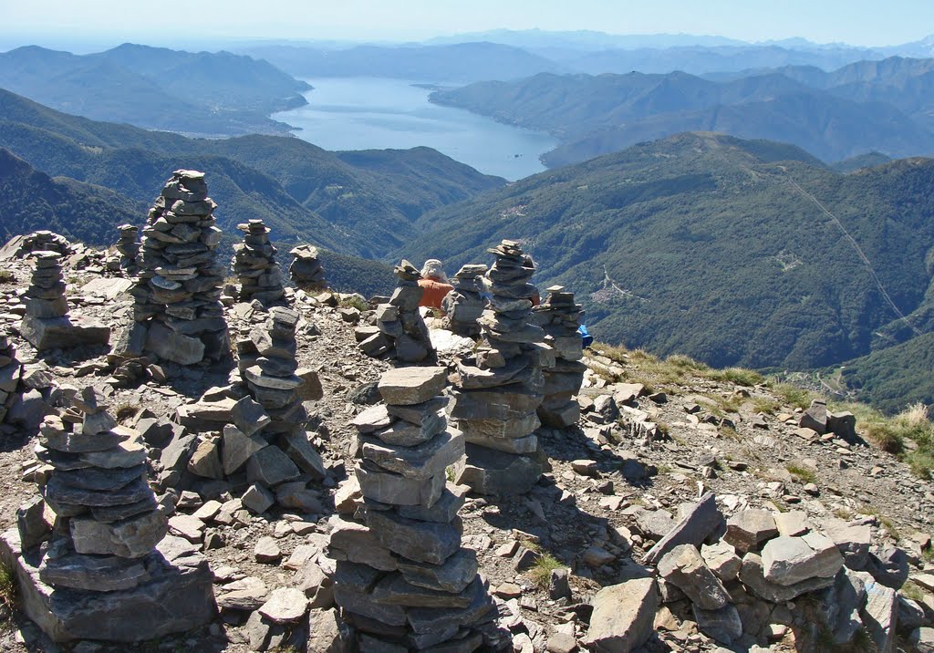 Blick vom Monte Tamaro Richtung Südwest by Contessa