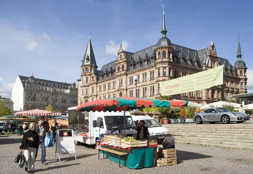 Rathaus und Markt by Stadtverwaltung Wies…