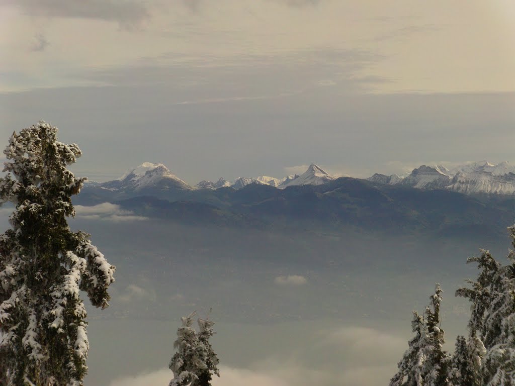 Les Alpes enneigées by Gautier Balthasar