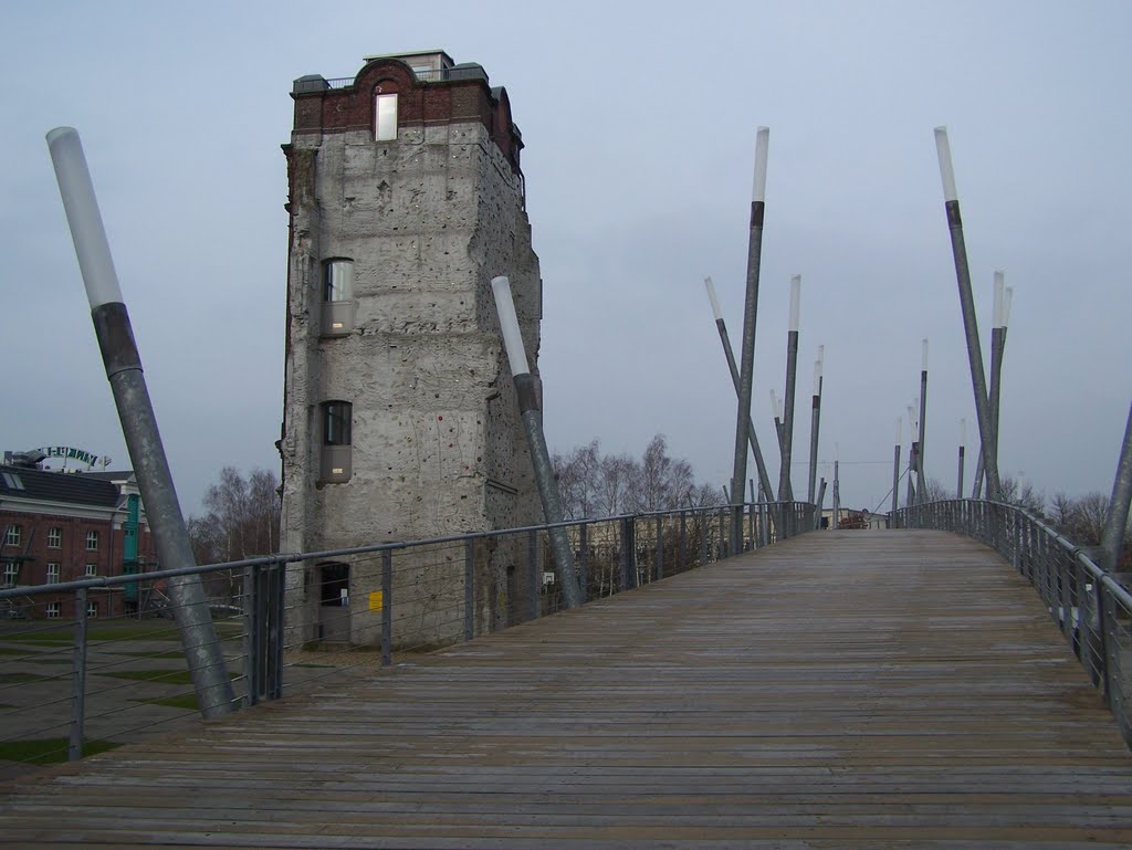 GRONAU (D) - The ruin of the house redone on a climbing wall and interesting bridge over railway by lujerista