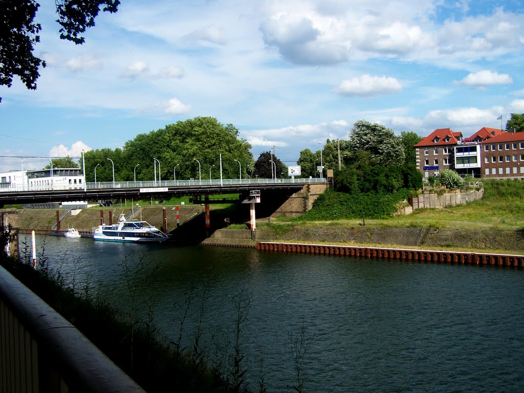 Duisburger Hafen by Ja Wi