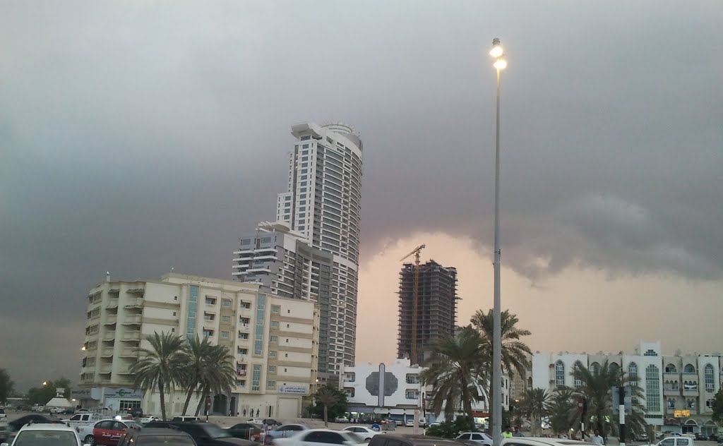 The tower with the clouds-برج الجابر مع الغيوم by Abood TAHA