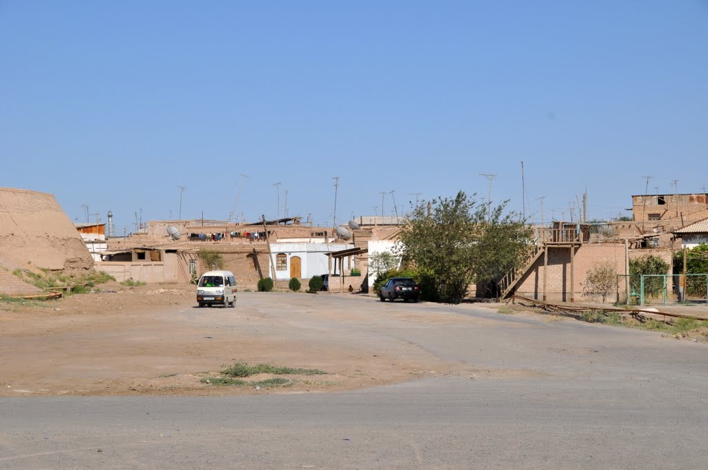 The walled town of the city of Khiva in Uzbekistan. by Nicola e Pina Uzbeki…