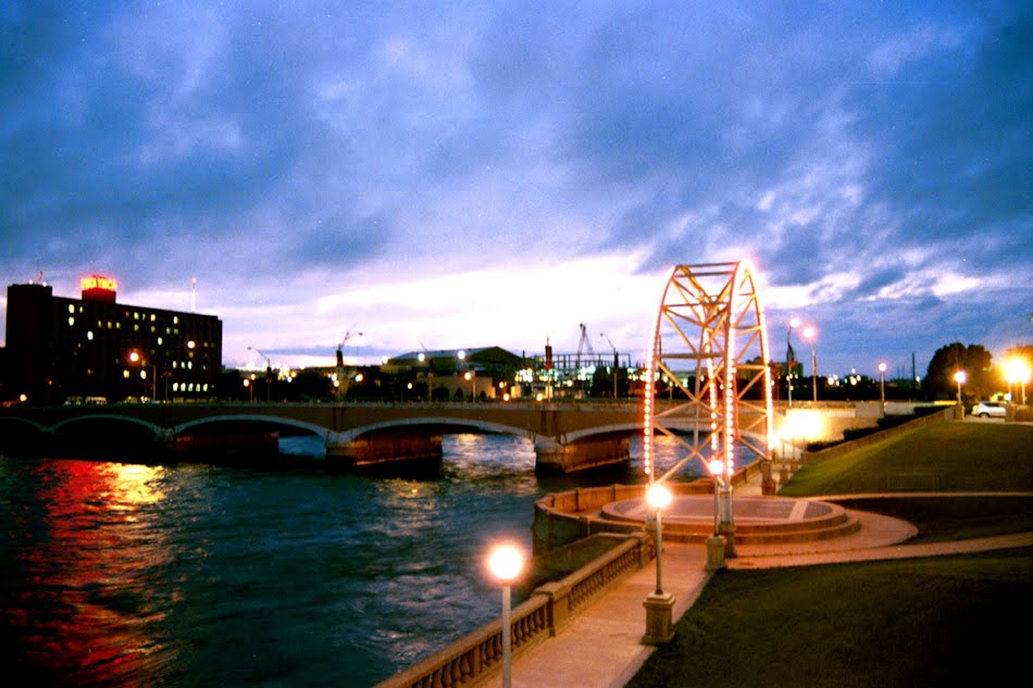 East River Front Park, Des Moines, IA by sugardisaster