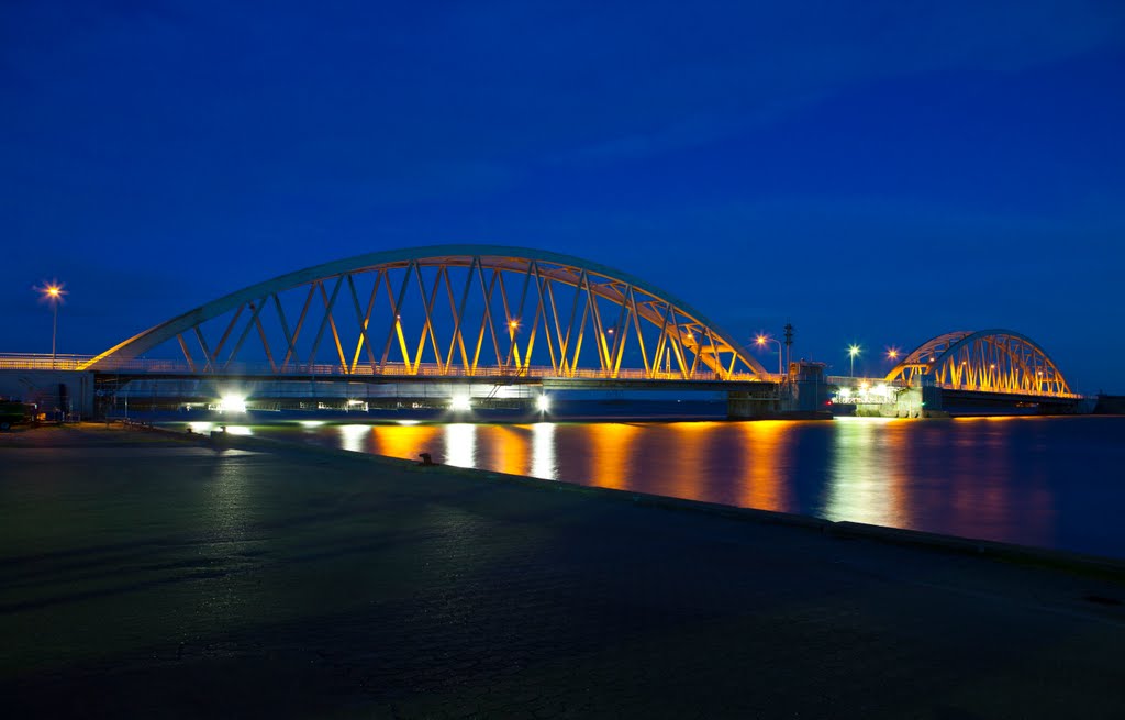 Aggersundbroen Blue Hour fra kalkværket vestsiden 07-10-2011 by Peder Palshøj Pedersen