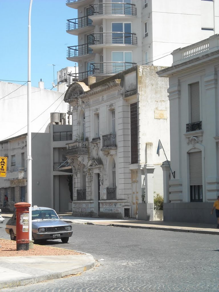 Centro de Tandil - Calle Gral. Pinto by Matha Burroughs