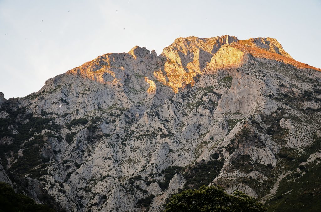 Cillorigo de Liébana, Cantábria, España by Joao Abel Goncalves