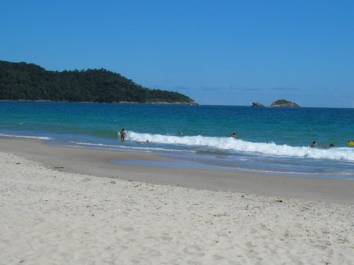 Praia de Santiago com Pedra da Tartaruga ao Fundo - São Sebastião - Brasil by Marcelo Parise Petazoni (Brasil)