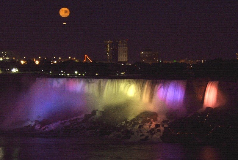 Niagara Falls by night by © Kojak