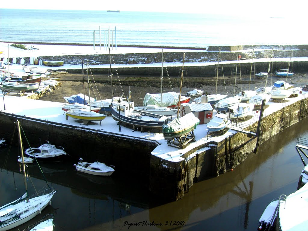 Dysart Harbour by terrygilley