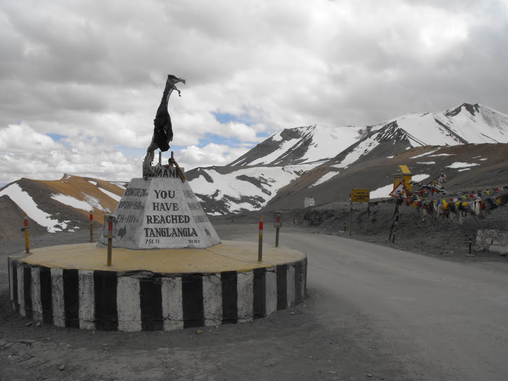 Tanglang La - Manali to Leh highway by yanivp31