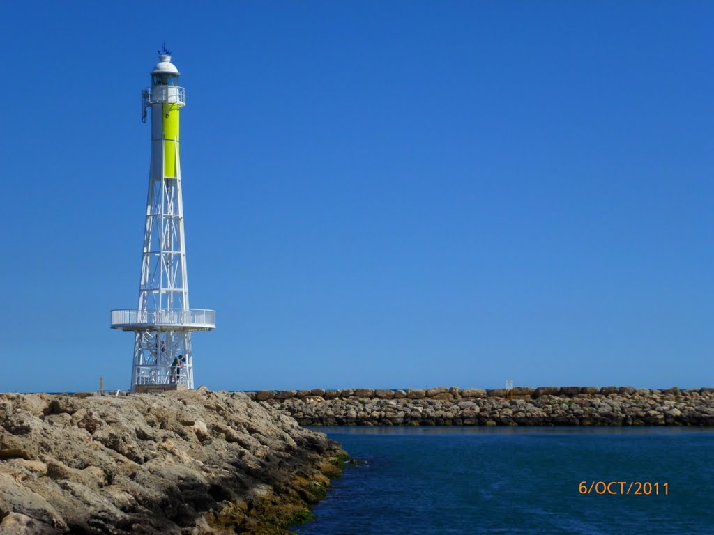 Light beacon at Hillarys Boat harbour by InTheBush