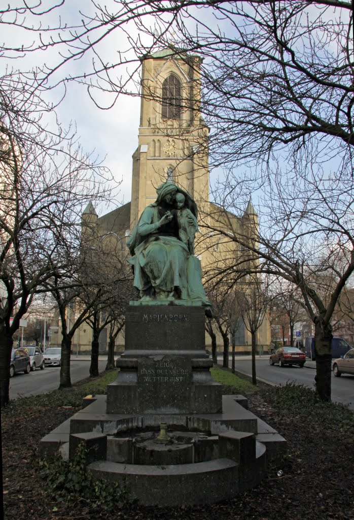 Kirchplatz der Marienkirche in Neuss by WESO