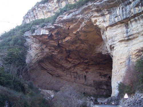 Eingang zur Grotte du Mas d´Azil by petitChaton