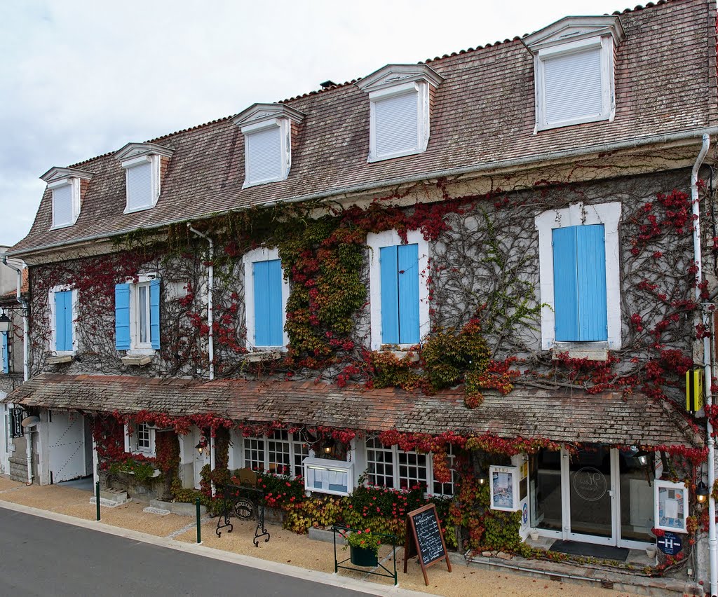 The front of Hostellerie St Jacques - Oct 2011 by Mike Stuckey